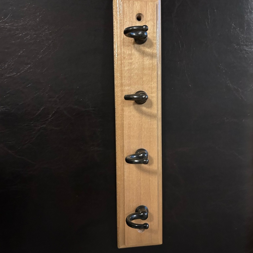 Small Wooden Wall Hook Rack with Black Hooks for keys